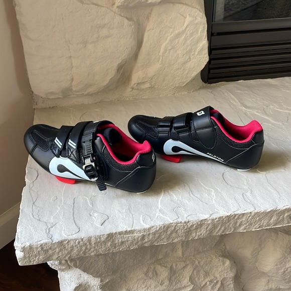 Peleton Cycling Shoes - Picture 4 of 6